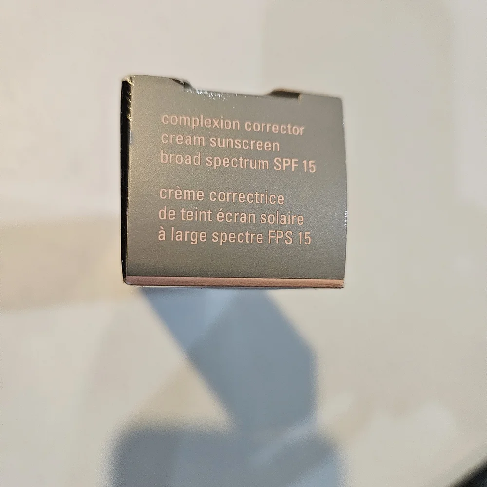 Mary Kay CC Cream - Broad Spectrum SPF 15 Very Deep - Picture 8 of 9